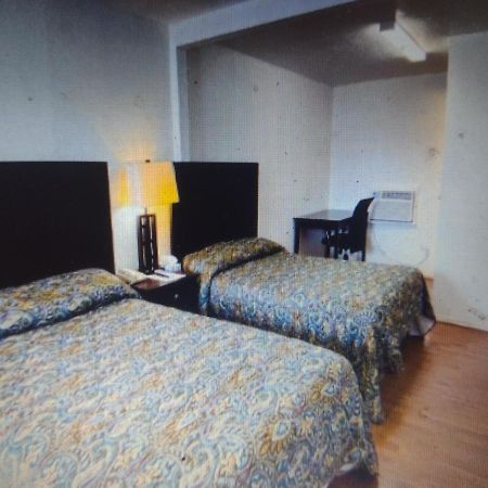 Budget Inn & Suites -Super-Ice Cold Spotless Rooms- Door-To-Door Lit Parking & Lowest Price Plus Hbo Max,Spanish Tv, Internet Free!! Freer 外观 照片