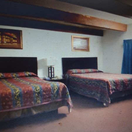Budget Inn & Suites -Super-Ice Cold Spotless Rooms- Door-To-Door Lit Parking & Lowest Price Plus Hbo Max,Spanish Tv, Internet Free!! Freer 外观 照片