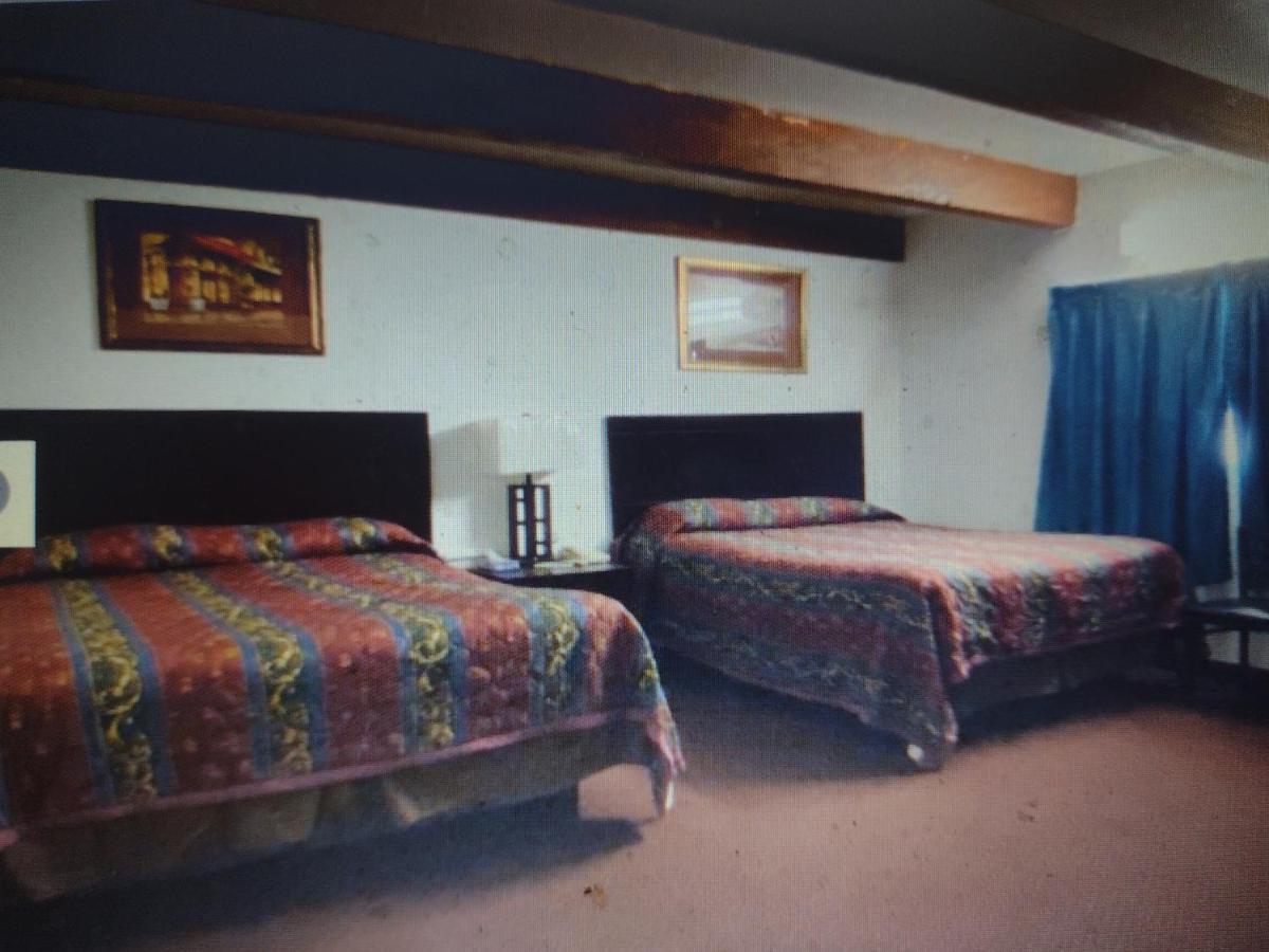 Budget Inn & Suites -Super-Ice Cold Spotless Rooms- Door-To-Door Lit Parking & Lowest Price Plus Hbo Max,Spanish Tv, Internet Free!! Freer 外观 照片