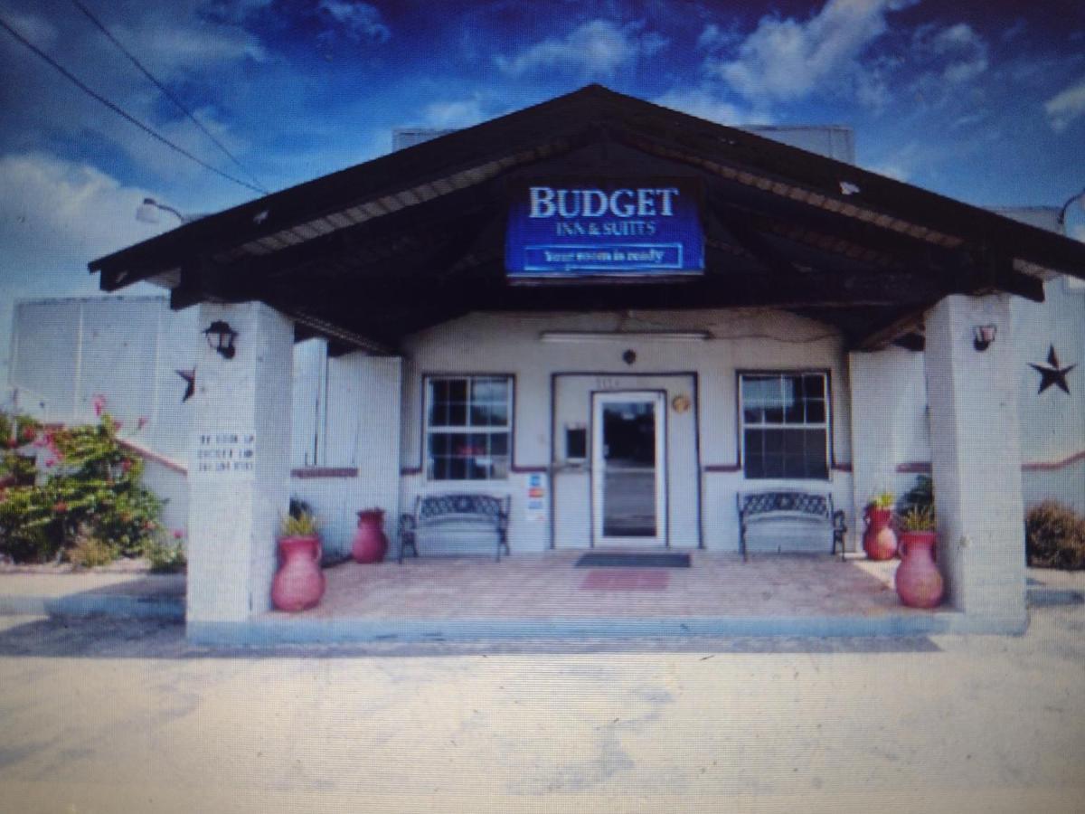 Budget Inn & Suites -Super-Ice Cold Spotless Rooms- Door-To-Door Lit Parking & Lowest Price Plus Hbo Max,Spanish Tv, Internet Free!! Freer 外观 照片